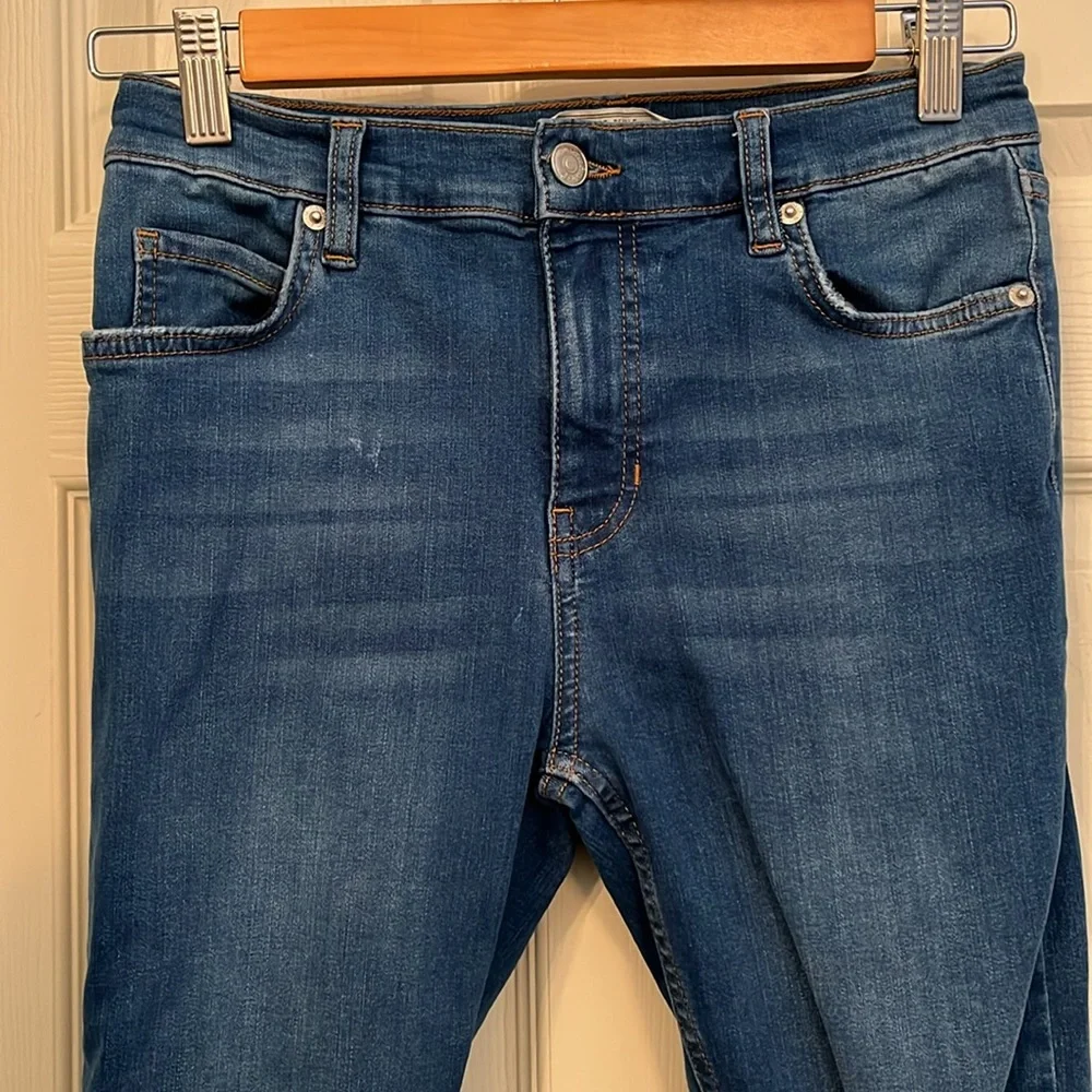 Free People Women’s Shark Bite Distressed High Rise Med Wash Skinny Jeans Sz‎ 27